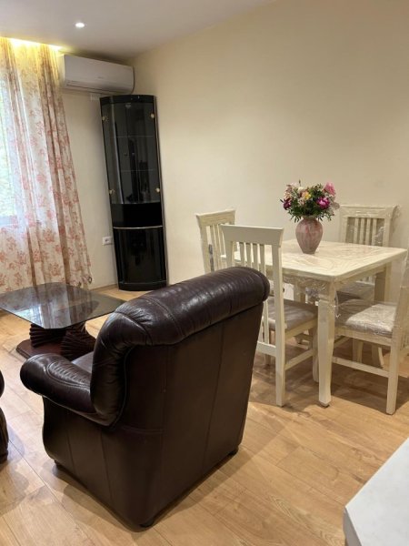 Tirane, jepet me qera apartament 2+1 Kati 4, 80 m² 550 € (tek Bulevardi Bajram Curri.)