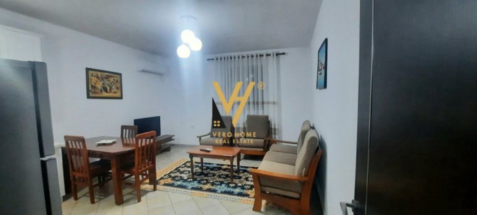 Tirane, jepet me qera apartament 2+1+Ballkon Kati 2, 100 m² 650 € (STACIONI I TRENIT)