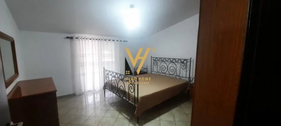 Tirane, jepet me qera apartament 2+1+Ballkon Kati 2, 100 m² 650 € (STACIONI I TRENIT)