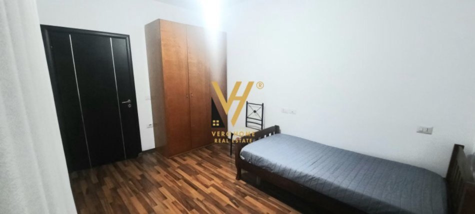 Tirane, jepet me qera apartament 2+1+Ballkon Kati 2, 100 m² 650 € (STACIONI I TRENIT)