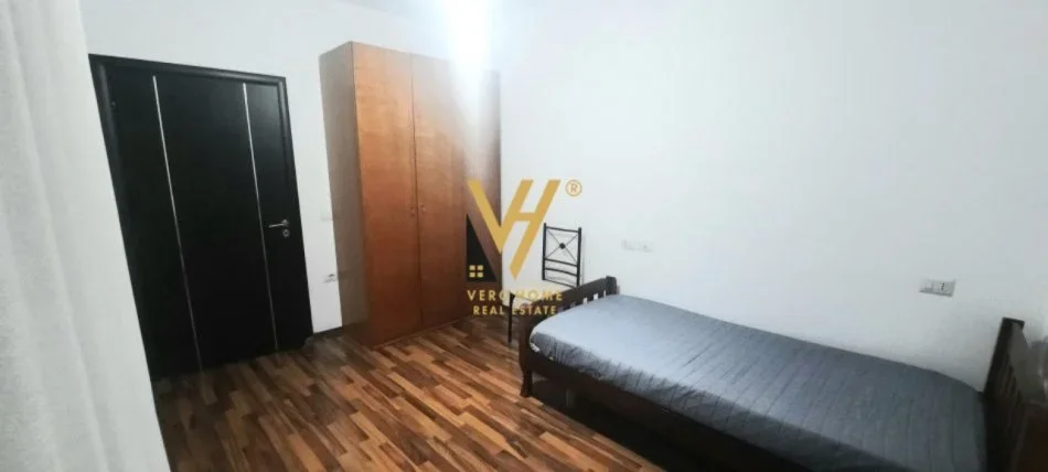 Tirane, jepet me qera apartament 2+1+Ballkon Kati 2, 100 m² 650 € (STACIONI I TRENIT)