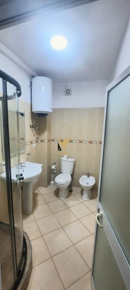 Tirane, jepet me qera apartament 2+1+Ballkon Kati 2, 100 m² 650 € (STACIONI I TRENIT)