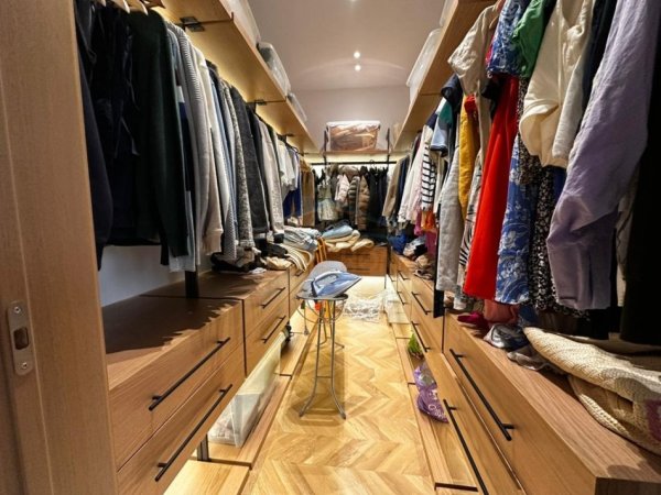 Tirane, jap me qera apartament 2+1+Ballkon Kati 3, 215 m² 1.800 € (LIQENI I THATE)