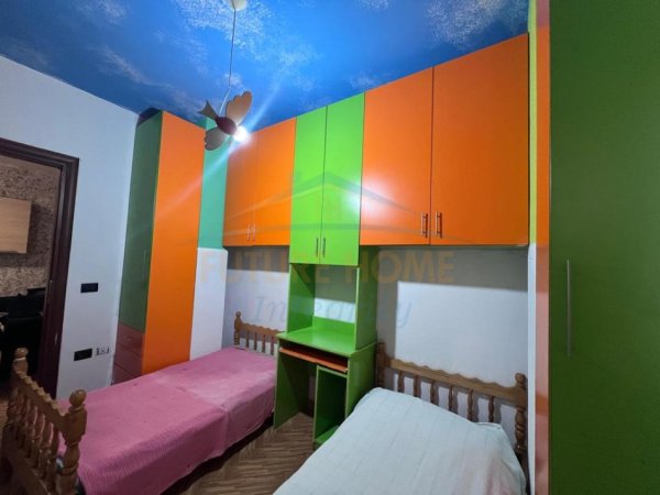 Tirane, jepet me qera 2+1+Aneks+Ballkon Kati 3, 98 m² 465 € (PRANE RESTORANT FRESKUT)