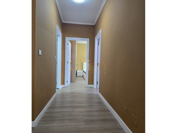 Tirane, jepet me qera apartament 2+1+Ballkon Kati 7, 110 m² 700 € 