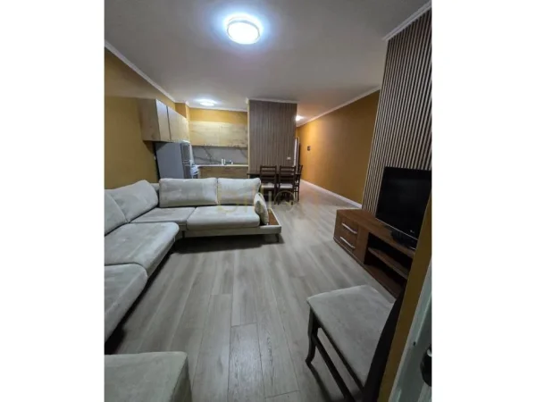 Tirane, jepet me qera apartament 2+1+Ballkon Kati 7, 110 m² 700 € 