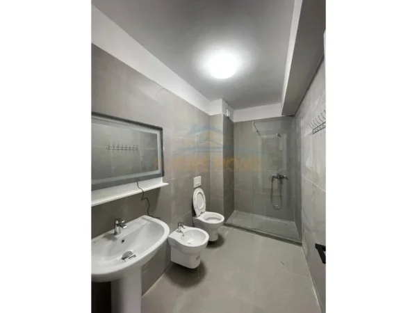 Tirane, jepet me qera apartament 1+1 Kati 2, 91 m² 700 € (Rezidenca Kodra e Diellit 2, Tiranë.)