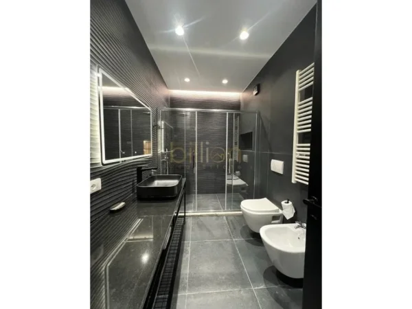 Tirane, jepet me qera apartament 2+1 Kati 4, 65 m² 1.350 € 