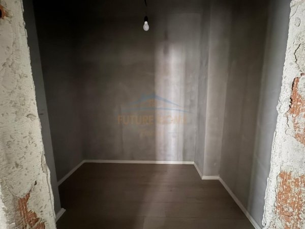 Tirane, shitet apartament 2+1 Kati 5, 126 m² 208.000 € (Unaza e Re)