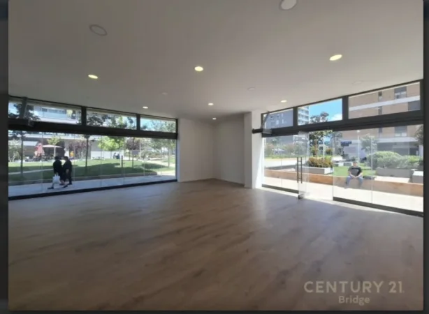 Tirane, shes ambjent biznesi Kati 0, 95 m² 350.000 € (Rruga Don Bosko)