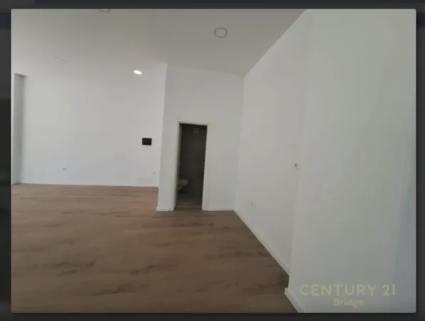 Tirane, shes ambjent biznesi Kati 0, 95 m² 350.000 € (Rruga Don Bosko)