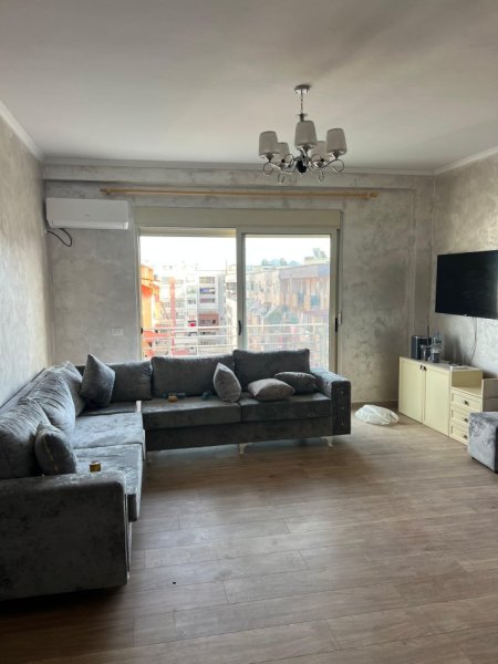Tirane, jepet me qera apartament 2+1 Kati 7, 500 € (astir)