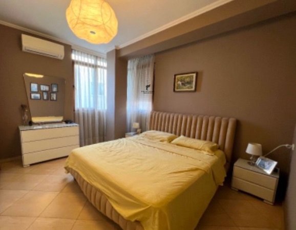 Tirane, jepet me qera apartament 2+1 Kati 5, 117 m² 600 € (KODRA E DIELLIT)