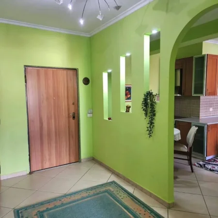 Tirane, jepet me qera apartament 2+1+Ballkon Kati 6, 100 m² 650 € (zogu i zi)