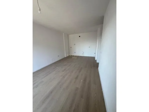 Tirane, shitet apartament 2+1 Kati 6, 99 m² 113.000 € (univers city)