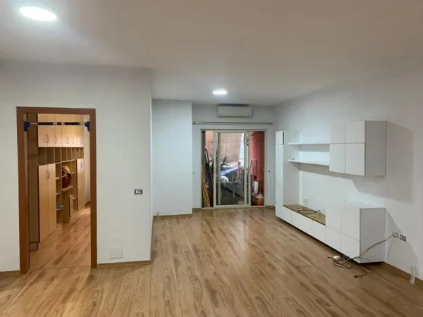 Tirane, jepet me qera apartament 2+1 Kati 3, 86 m² 550 € (YZBERISHT)