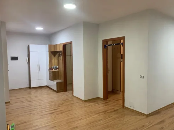Tirane, jepet me qera apartament 2+1 Kati 3, 86 m² 550 € (YZBERISHT)