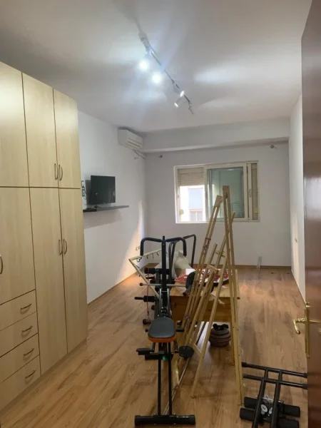 Tirane, jepet me qera apartament 2+1 Kati 3, 86 m² 550 € (YZBERISHT)