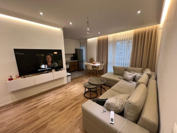 Tirane, jepet me qera apartament 1+1 Kati 2, 550 € (xhamlliku , oxhaku)