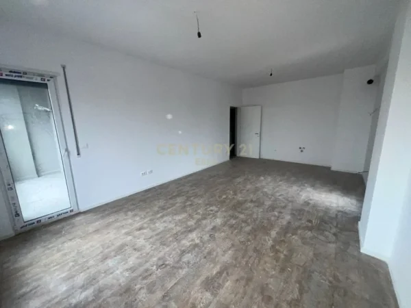 Tirane, shitet apartament 2+1+Ballkon , 109 m² 87.500 € (rruga skenderbeu)
