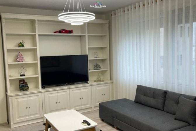 Tirane, jepet me qera apartament 1+1 Kati 8, 70 m² 1.000 € (Rruga e Kosovareve)
