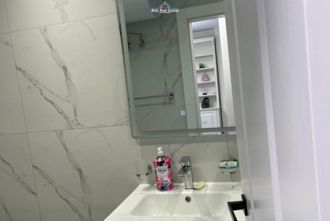 Tirane, jepet me qera apartament 1+1 Kati 8, 70 m² 1.000 € (Rruga e Kosovareve)