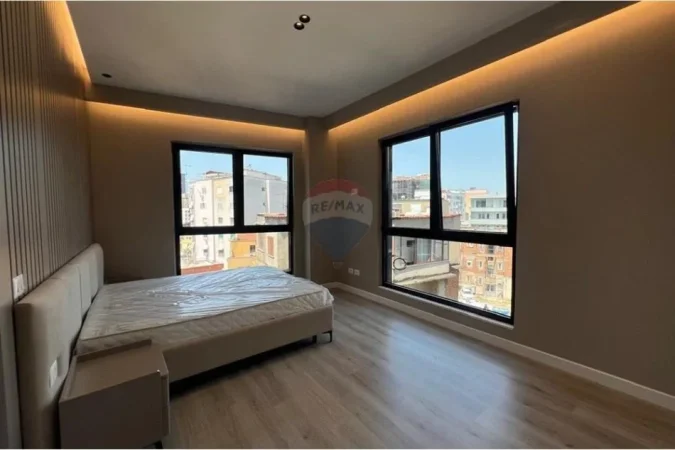 Tirane, jepet me qera apartament 2+1 Kati 4, 127 m² 1.000 € 