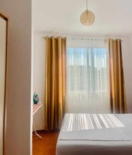 Tirane, jepet me qera apartament 1+1+Ballkon Kati 7, 65 m² 450 € 