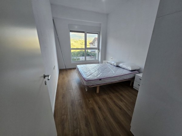 Tirane, jepet me qera apartament 1+1+Ballkon Kati 4, 70 m² 400 € (ALI DEMI)