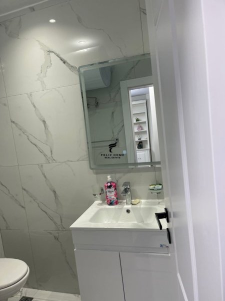 Tirane, jepet me qera apartament 1+1+Ballkon Kati 8, 70 m² 1.000 € (RRUGA E KOSOVAREVE)