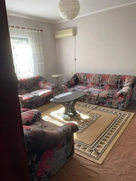 Tirane, jepet me qera Vile 1 Katshe Kati 1, 500 € 
