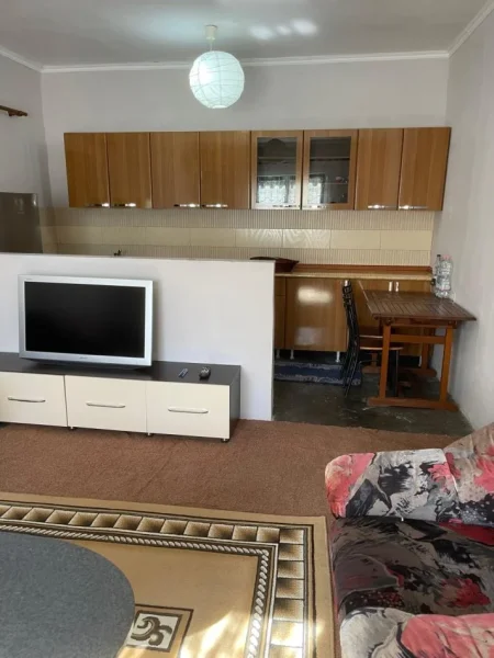 Tirane, jepet me qera Vile 1 Katshe Kati 1, 500 € 