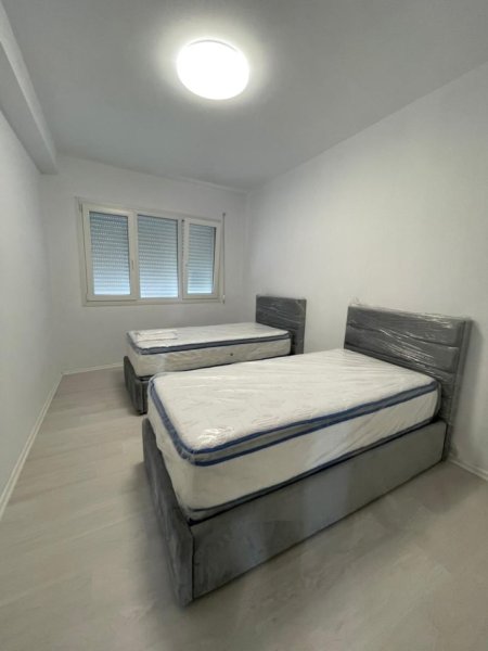 Tirane, jepet me qera apartament 2+1+Ballkon Kati 3, 96 m² 700 € (RIVER REZIDENCE)