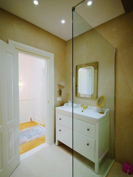 Tirane, shitet apartament 3+1 , 178 m² 