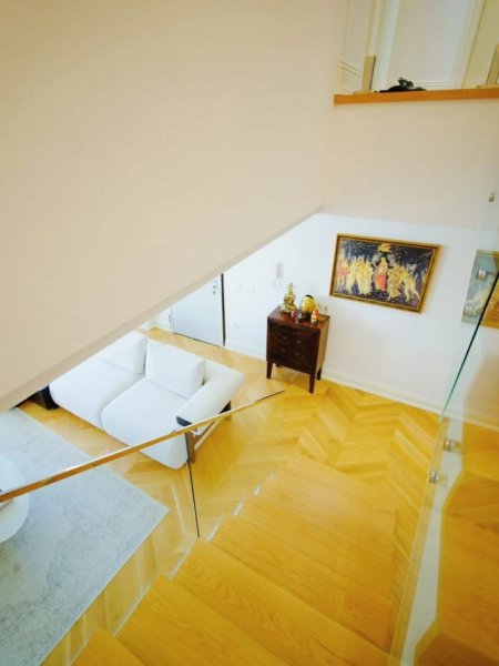 Tirane, shitet apartament 3+1 , 178 m² 