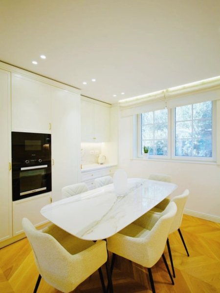 Tirane, shitet apartament 3+1 , 178 m² 