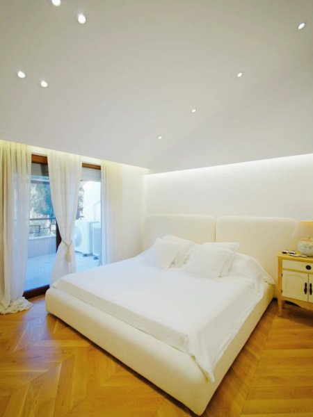 Tirane, shitet apartament 3+1 , 178 m² 