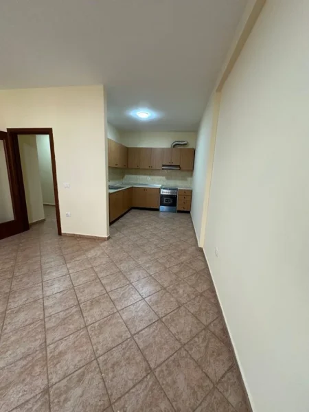 Tirane, jepet me qera apartament 2+1+Aneks+Ballkon Kati 4, 120 m² 750 € (E pershtatshme per zyra etj..)