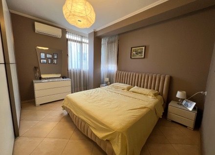 Tirane, jepet me qera apartament 2+1+Aneks+Ballkon Kati 5, 117 m² 600 € (Kodra e diellit)