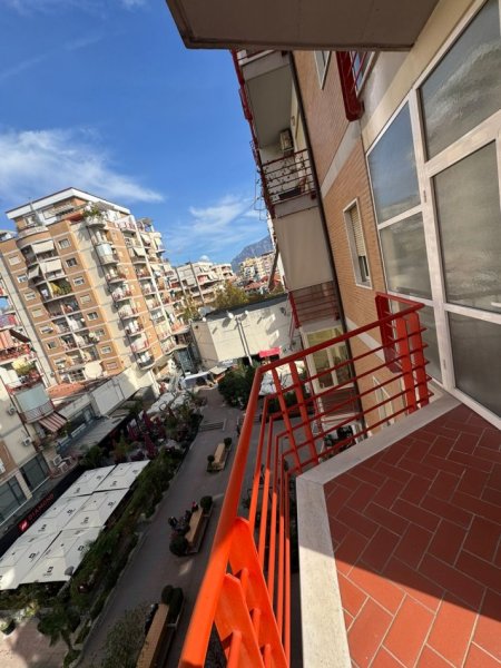 Tirane, jepet me qera apartament 1+1+Aneks+Ballkon Kati 2, 73 m² 600 € (Don Bosko, Kompleksi Vizion Plus)