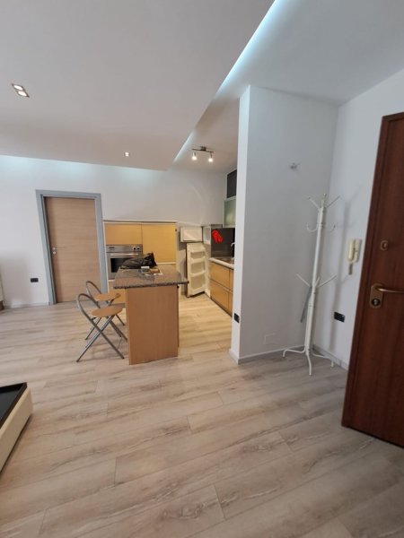 Tirane, jepet me qera apartament 1+1+Aneks+Ballkon Kati 8, 65 m² 600 € (Stadiumi Air Albania)