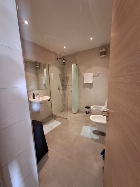 Tirane, jepet me qera apartament 1+1+Aneks+Ballkon Kati 8, 65 m² 600 € (Stadiumi Air Albania)