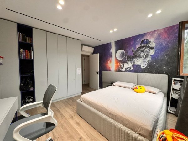 Tirane, shitet apartament 3+1+Ballkon , 163 m² 355.000 € (Kopshtit Botanik)