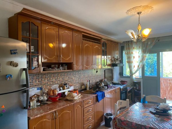 Tirane, jepet me qera apartament duplex 3+1+Ballkon Kati 2, 128 m² 550 € (ne rrugen Siri Kodra afer Hotel Mondial Tirane.)