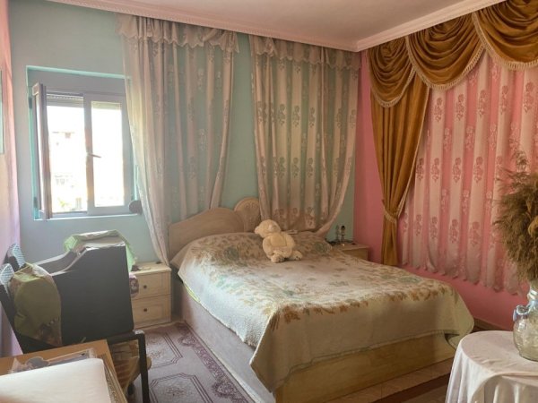 Tirane, jepet me qera apartament duplex 3+1+Ballkon Kati 2, 128 m² 550 € (ne rrugen Siri Kodra afer Hotel Mondial Tirane.)