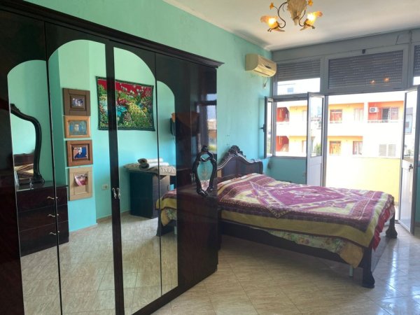 Tirane, jepet me qera apartament duplex 3+1+Ballkon Kati 2, 128 m² 550 € (ne rrugen Siri Kodra afer Hotel Mondial Tirane.)