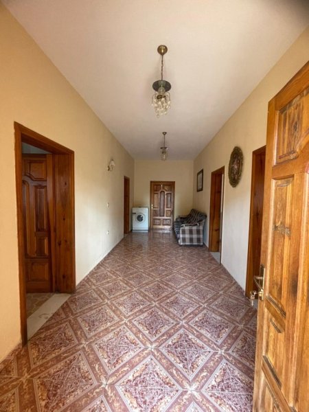 Tirane, jepet me qera shtepi 3+1+Ballkon Kati 2, 300 € (Mezez Fushe, Kashar)