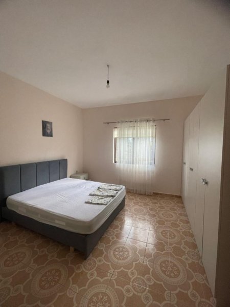 Tirane, jepet me qera shtepi 3+1+Ballkon Kati 2, 300 € (Mezez Fushe, Kashar)