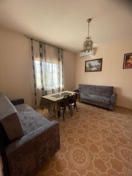 Tirane, jepet me qera shtepi 3+1+Ballkon Kati 2, 300 € (Mezez Fushe, Kashar)