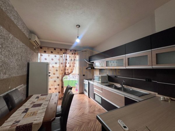Tirane, jepet me qera apartament 2+1 Kati 3, 84 m² 465 € (Fresku)